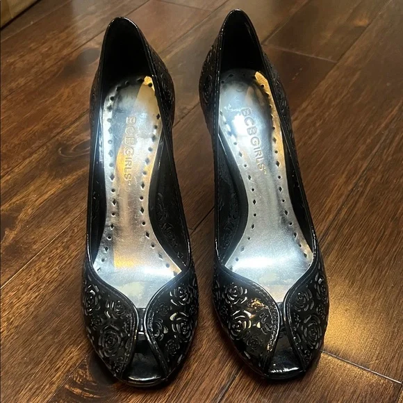 BCBGirls Black Laser-cut Rose Pattern Heels size 6 - Picture 5 of 9